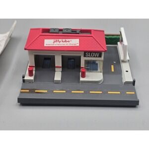 Micro‎ Machines Street Corners Jiffy Lube Galoob 1992 Collectible Toy Cars